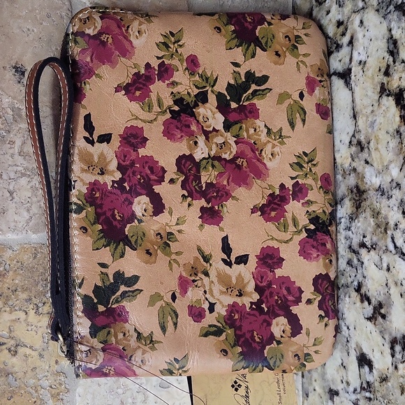Patricia Nash Handbags - Patricia Nash Antique Rose Cassini Wristlet